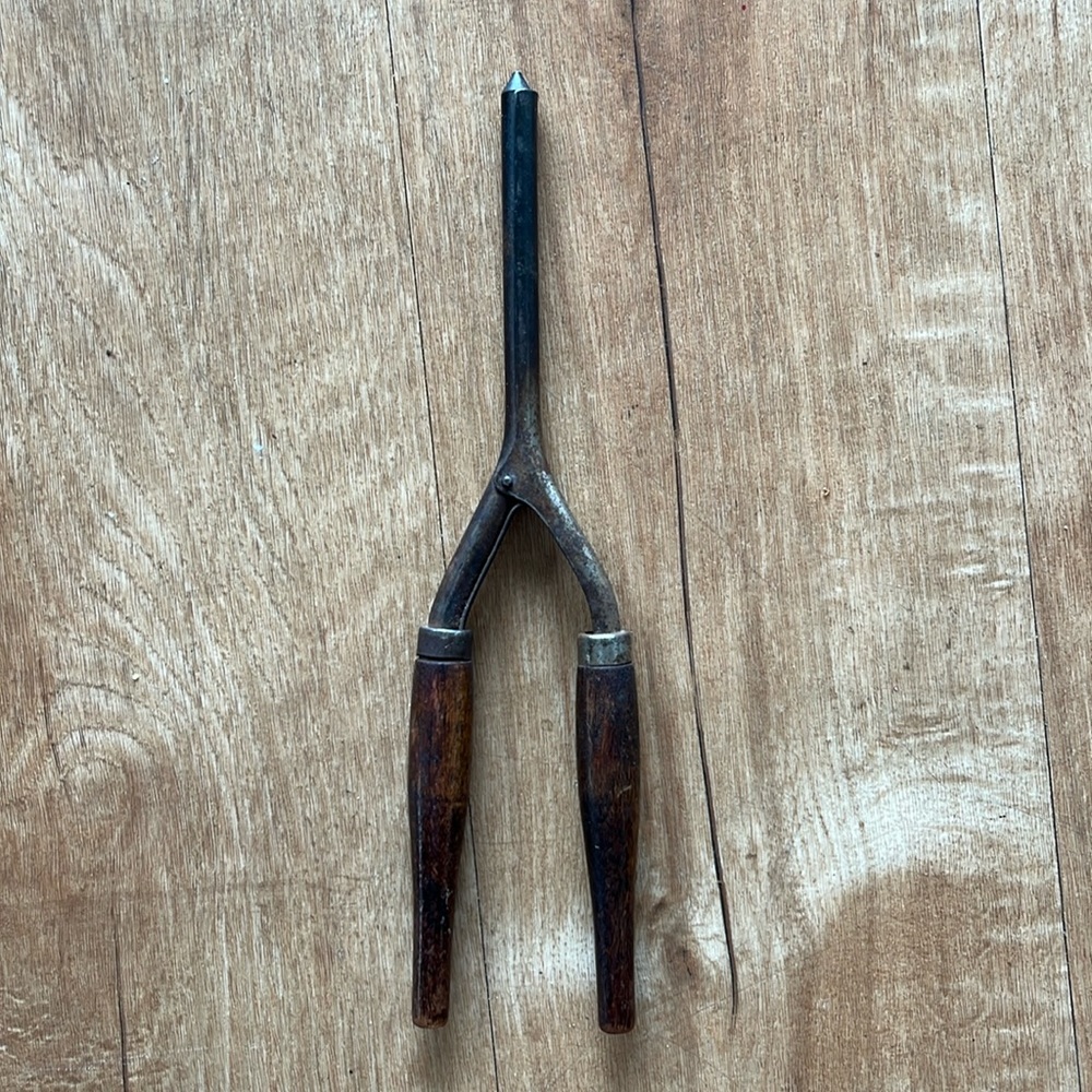 Antique 1920s Princess Curling Iron